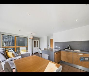 2 bedroom flat to rent - Photo 2