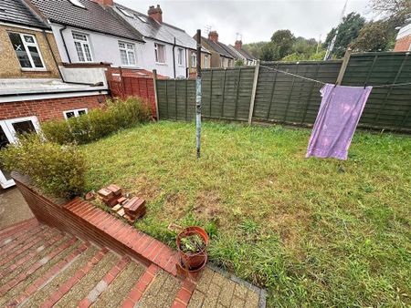 3 bedroom terraced house to rent - Photo 5