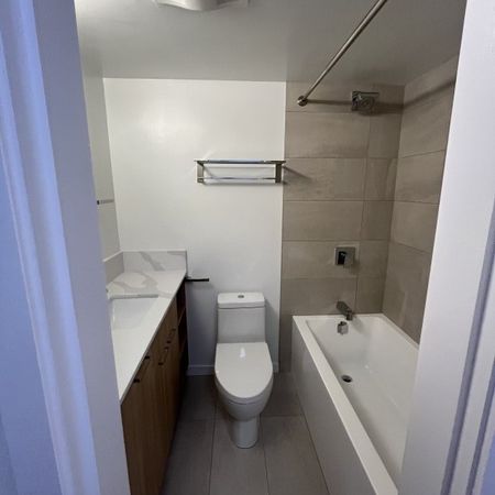 YORK HOUSE - Photo 3