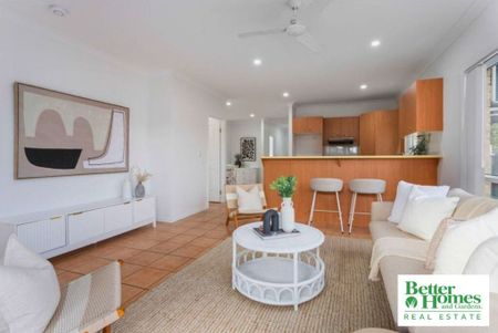 Bright, Spacious & Conveniently Located 3 Bedroom Home - Photo 3