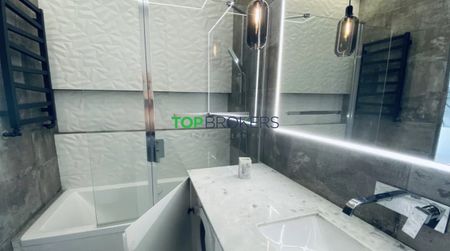 Warszawa, Wilanów, Wilanów Błonia Wilanowskie, Aleja Rzeczypospolitej - Photo 4