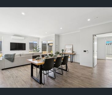 4 BEDROOM HOME WITH 3 ENSUITE BATHROOMS - Photo 5