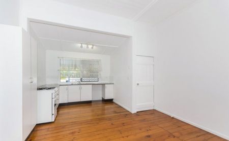 Charming 2-Bedroom Unit in the Heart of South Townsville - Photo 2