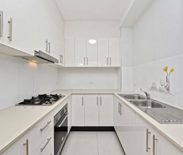 Spacious 2-Bedroom Apartment in the Heart of Lidcombe - Photo 3