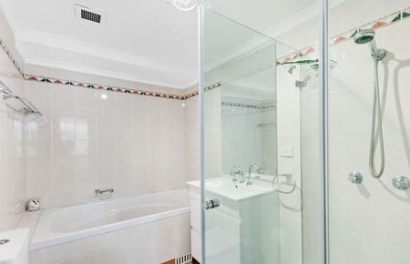 FURNISHED APARTMENT IN ULTRA CONVENIENT LOCATION - Photo 5