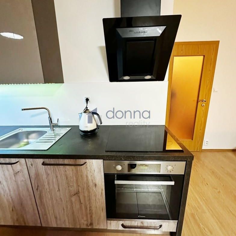 Pronájem bytu 1+kk 66 m2 - Fotografie 1