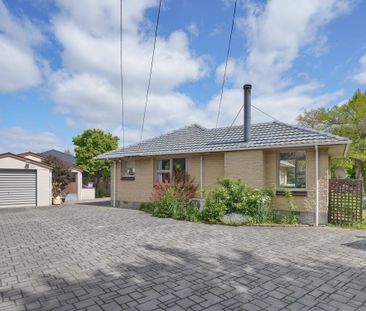 Charming Family home tucked away down a long driveway - Photo 1