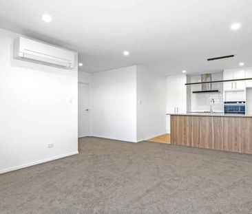 Three Bedroom Beauty! - Photo 5