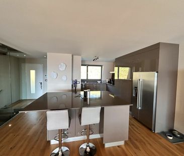 Triplex with exceptional quiet location! - Photo 1