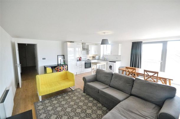 2 bedroom flat to rent - Photo 1
