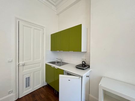APPARTEMENT TYPE STUDIO - 20m² - HYPER CENTRE - Photo 2