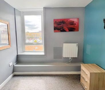 2 bedroom flat to rent - Photo 4