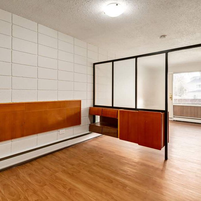 Renovated Suite - 1 Bedroom - Photo 1