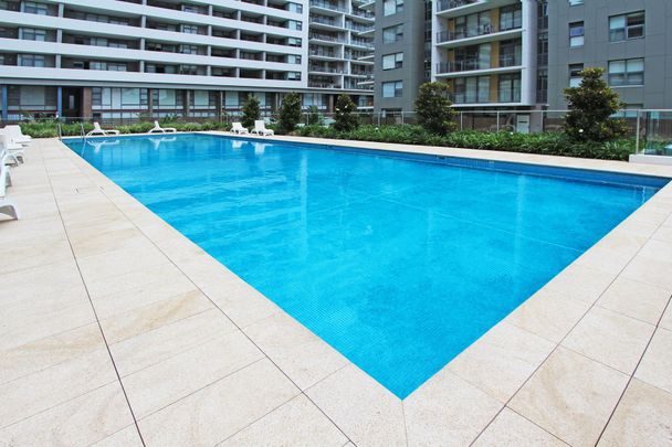 Well Maintained 1 Bed plus Study Desk and Parking! - Photo 1