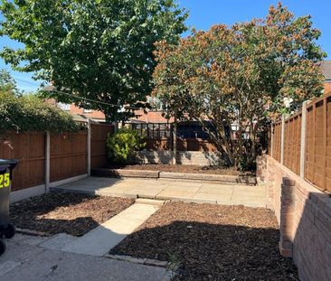 1 bedroom Flat To Let - Photo 2