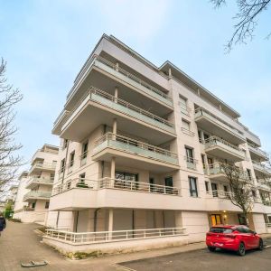 location Appartement T3 DE 70.14m² À LE CHESNAY - Photo 2