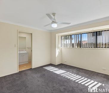 SPACIOUS 4 BEDROOM FAMILY HOME WITH MULTIPLE LIVING SPACES - Photo 6