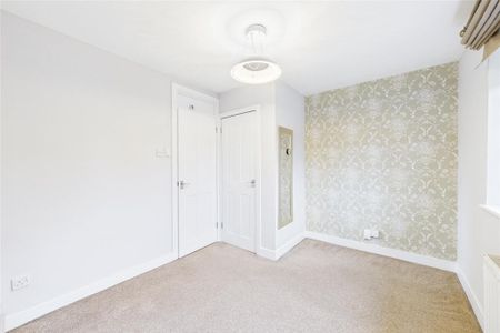 2 bedroom end of terrace house to rent - Photo 3