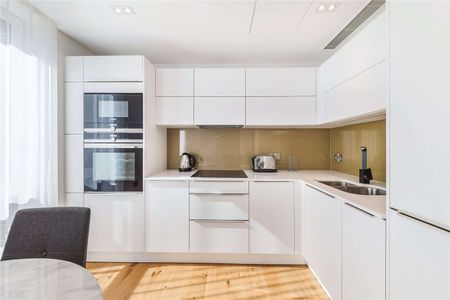 Impressive dual aspect apartment in a highly desirable modern development featuring 24/7 concierge, gym and stunning resident's roof terrace. - Photo 4