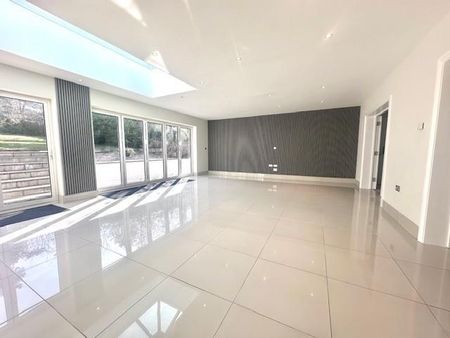 5 bedroom detached house to rent - Photo 2