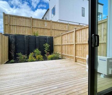 Sunny Two bedroom home in Westgate - Photo 3