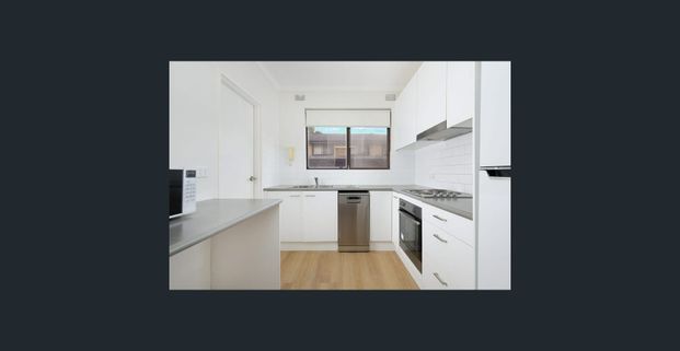 Spacious Two Bedroom Apartment in the Heart of Mortdale - Photo 1