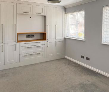 3 bedroom end of terrace house to rent - Photo 4