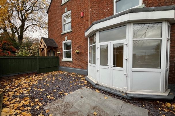 Dove Bank, Uttoxeter - Photo 1