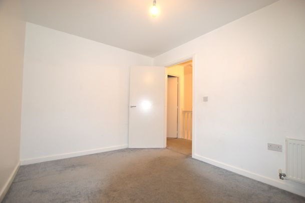 Martin Court, Sittingbourne, London - Photo 1