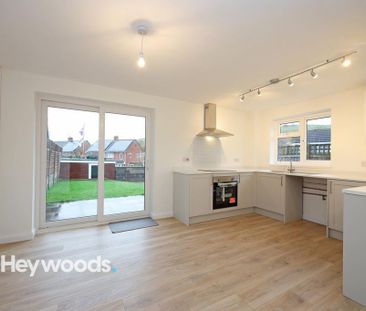 3 bedroom semi-detached house to rent - Photo 5