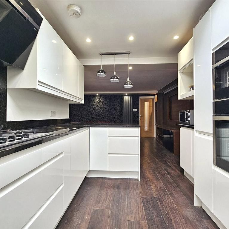 3 bedroom maisonette to rent - Photo 1