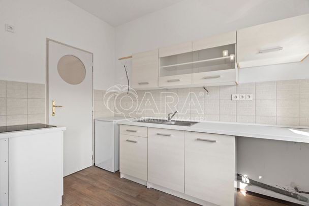 Pronájem bytu 2+kk 40 m², Poleradská , Praha - Photo 1