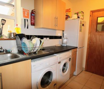 4 bedroom flat to rent - Photo 6