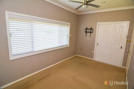 IMMACULATE & A GREAT LOCATION - Photo 2