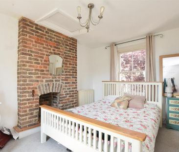 2 bedroom end of terrace house to rent - Photo 3