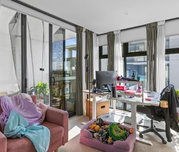 Stylish 2-Bedroom Apartment with Stunning Views - Photo 3