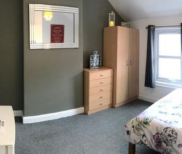 1 bedroom in a house share to rent - Photo 4