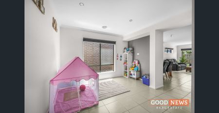 Modern Family Home in Tarneit! - Photo 3