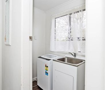 Low Maintenance 2-bedroom flat with wet floor shower - Photo 3