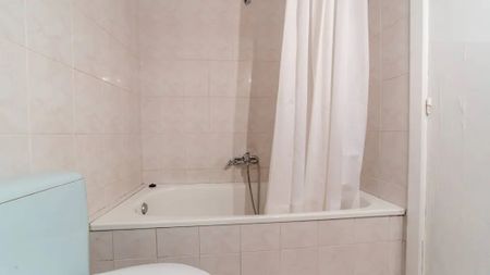 Plaça Honduras, Valencia, Valencian Community 46022 - Photo 5