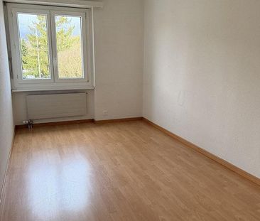 Lichtdurchflutete 3.5 Zimmer Wohnung mit offener Küche und top Lage! - Photo 1