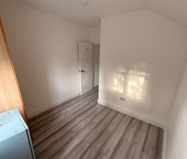 6 bedroom semi-detached house to rent - Photo 2