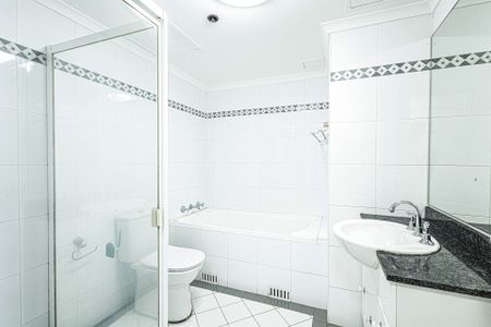 Resort-Style Apartment in the Heart of Chatswood - Near Station! - Photo 4