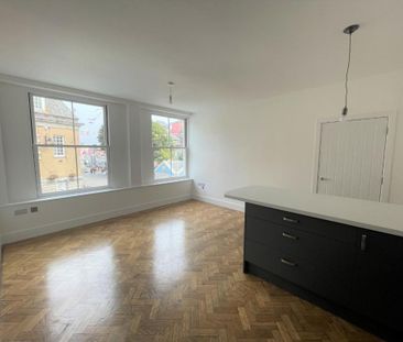 3 bedroom flat to rent - Photo 1