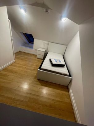 1 bedroom in a house share to rent - Photo 1
