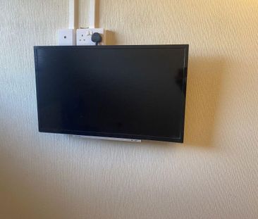 1 bedroom in a house share to rent - Photo 2