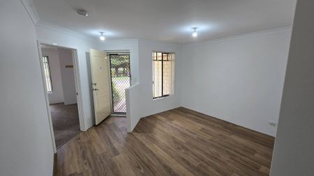 Newly Refreshed Spacious Home - Photo 2