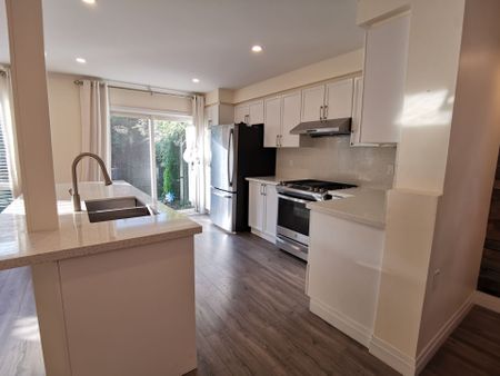 For Lease - 2515 Carberry Way, Oakville, Ontario - Photo 5