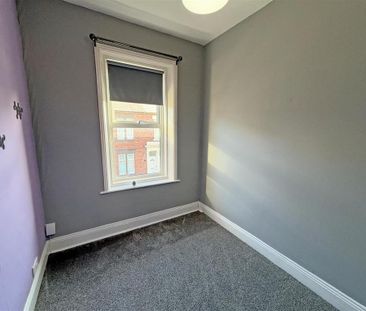 3 bedroom flat to rent - Photo 4