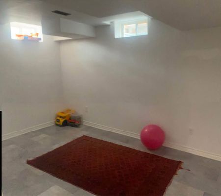 For Lease - 540 Mcgregor Farm Trail, Newmarket, Ontario - Photo 2